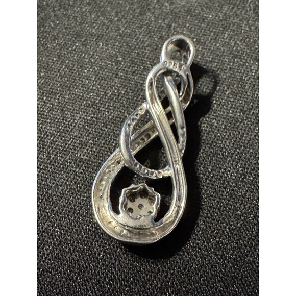 925 Diamond Pendant Middle Stone in Flower - Picture 4 of 5